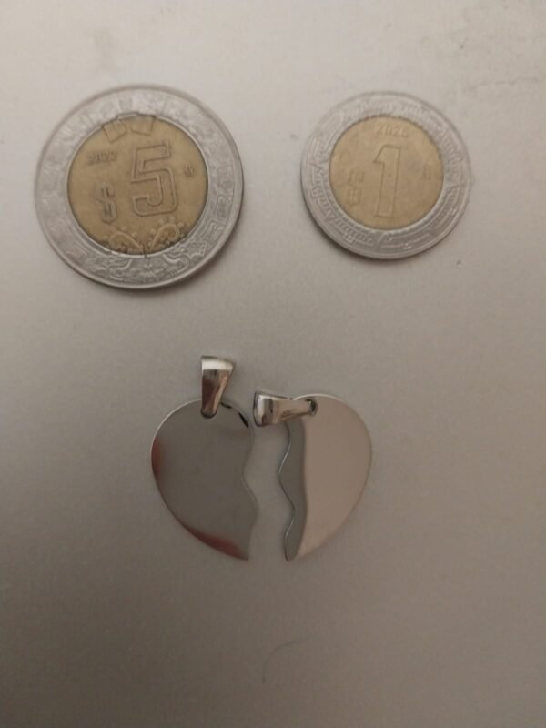 Corazón (2 mitades) ACERO INOXIDABLE color plateado, con grabado personalizado. Para tu amor y para ti.