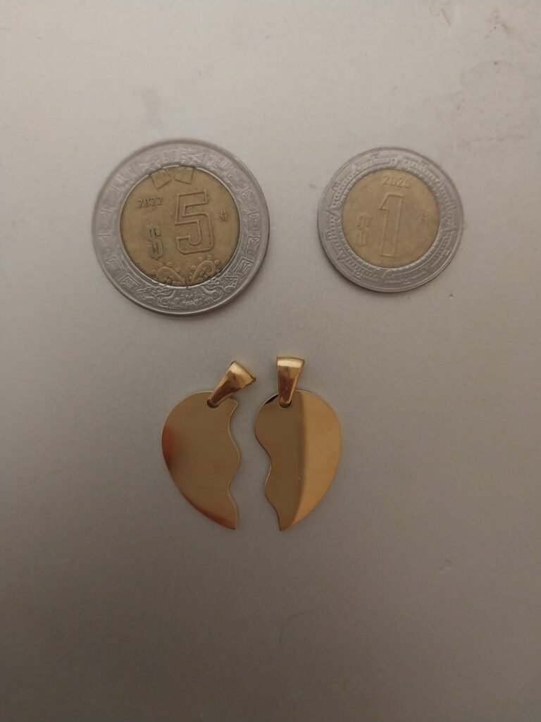 Corazón (2 mitades) ACERO INOXIDABLE color dorado, con grabado personalizado. Para tu amor y para ti.